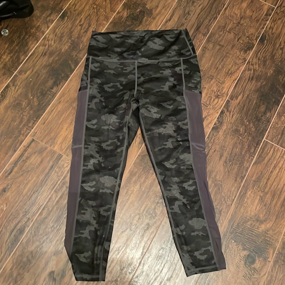 Fabletics camo capris. Barely worn. Size medium with pockets